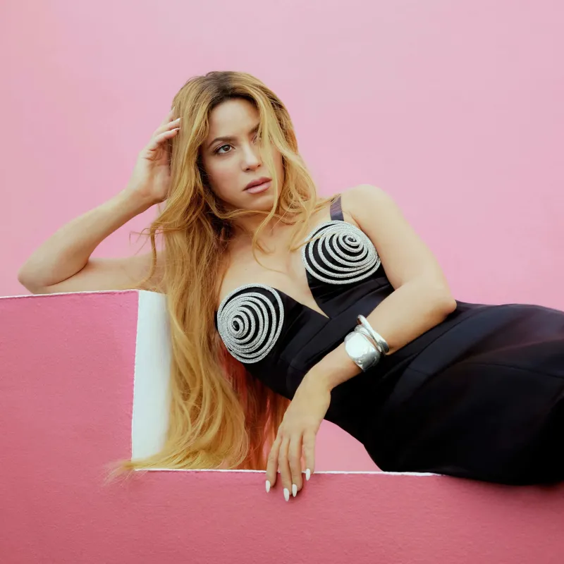 Shakira, Pink background, 5K wallpaper