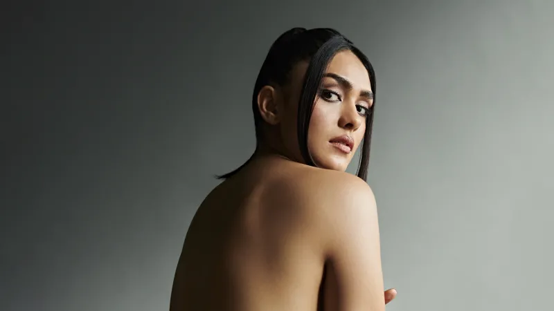 Mrunal Thakur, Desktop wallpaper 4K