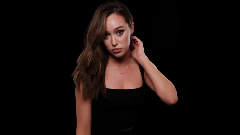 Alycia Debnam-Carey, Black background 8K