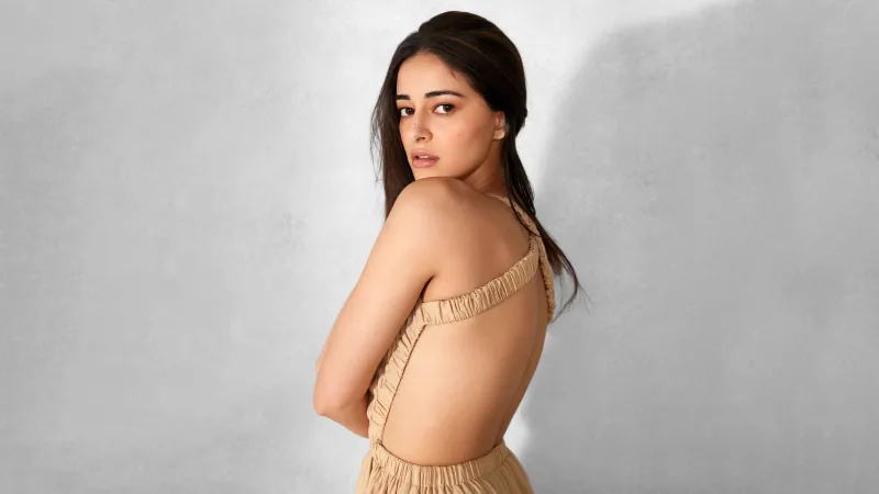 Ananya Pandey, 8K background
