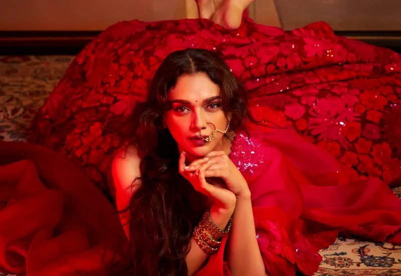 Aditi Rao Hydari, Red aesthetic, 5K wallpaper