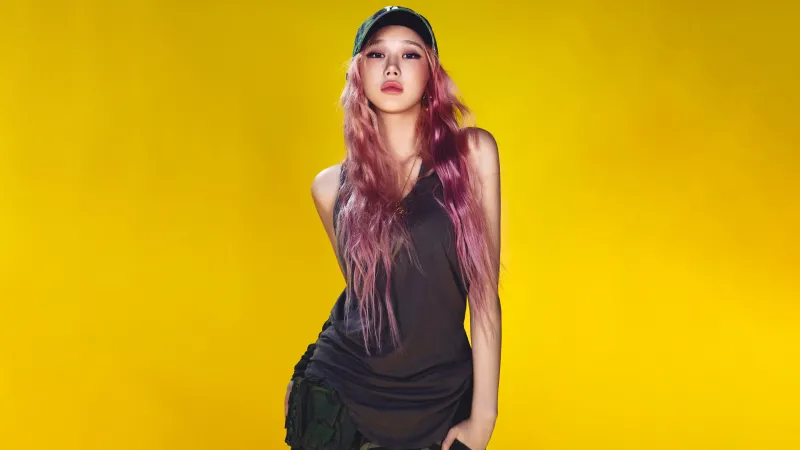 Giselle (aespa) Yellow background