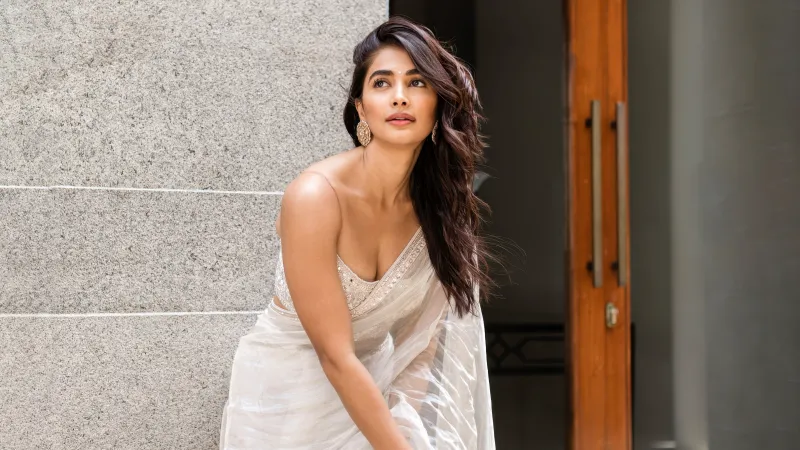 Pooja Hegde White saree, 5K wallpaper