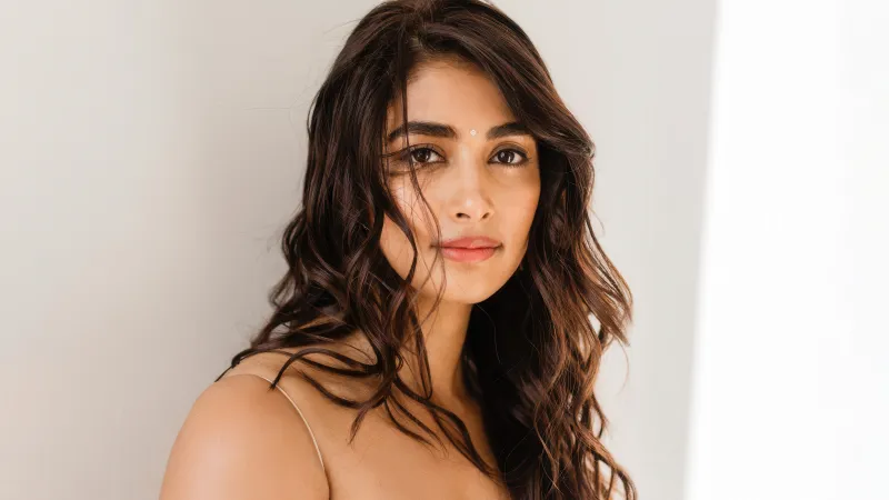 Pooja Hegde Portrait, Desktop background 5K