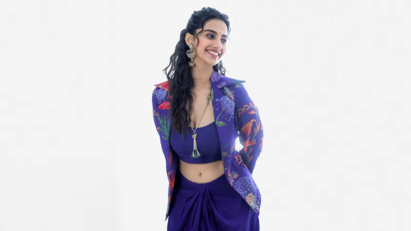 Meenaakshi Chaudhary, 8K wallpaper