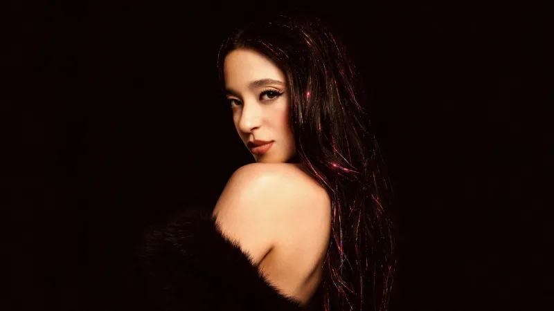 Mikey Madison Anora 2025, Dark background 5K