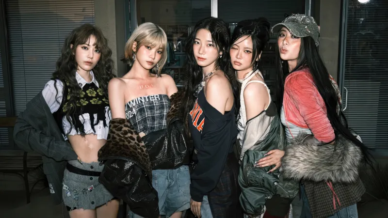 Hot Le Sserafim, Sakura Miyawaki, Kim Chaewon, Huh Yunjin, Hong Eunchae, Kazuha