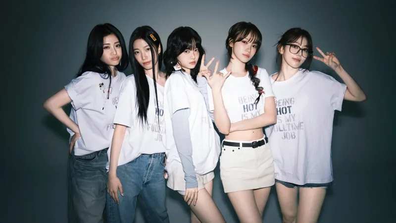 Le Sserafim Hot, Sakura Miyawaki, Kim Chaewon, Huh Yunjin, Hong Eunchae, Kazuha
