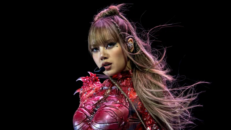 Lisa Coachella Live concert, Black background 5K