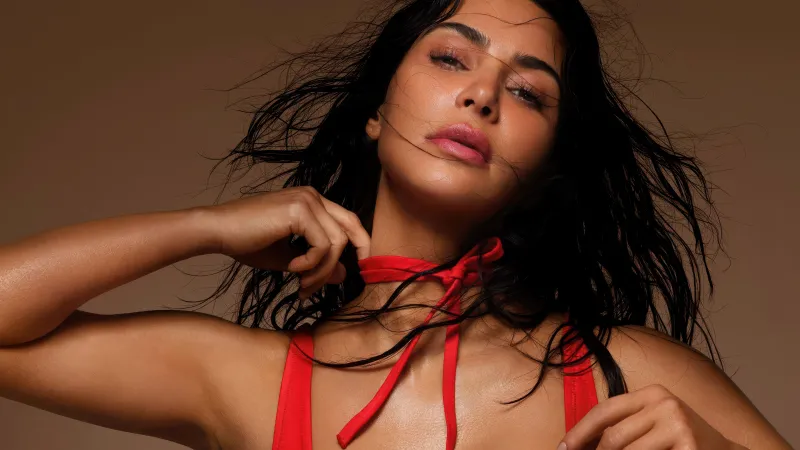 Kim Kardashian, Red aesthetic wallpaper 5K