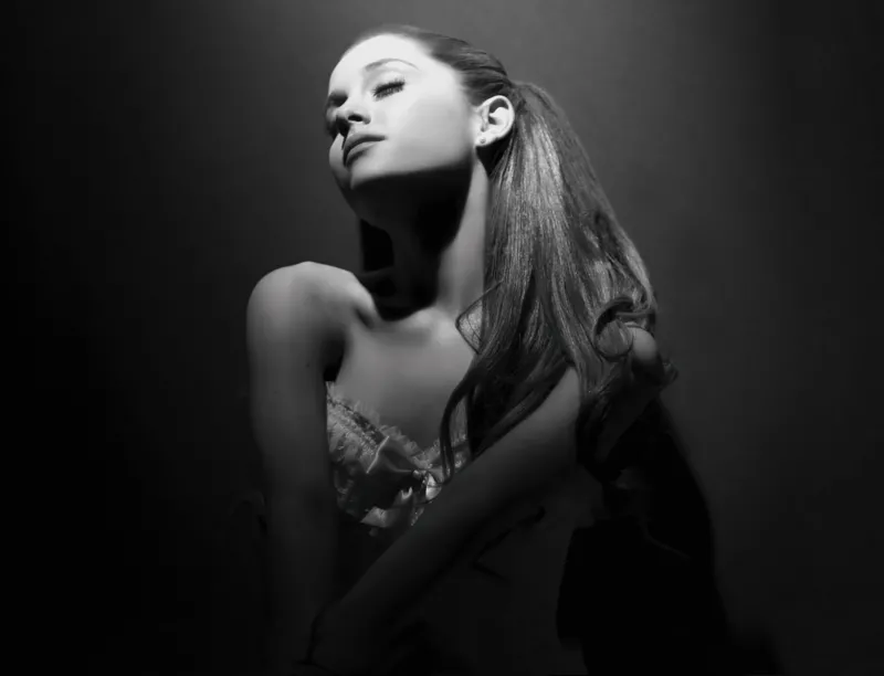 Ariana Grande Yours Truly, Black and White Wallpaper