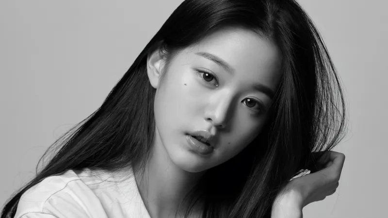 Jang Wonyoung, Black and White Wallpaper