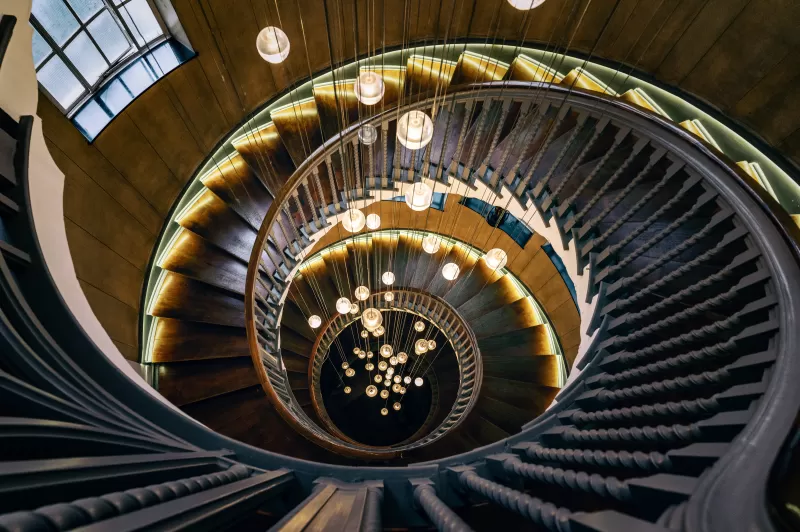 Spiral staircase, Chandelier lights, Architecture, 4K wallpaper