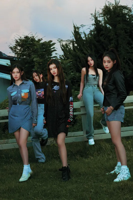 NewJeans, iPhone wallpaper 4K, Minji, Hanni, Danielle, Haerin, Hyein