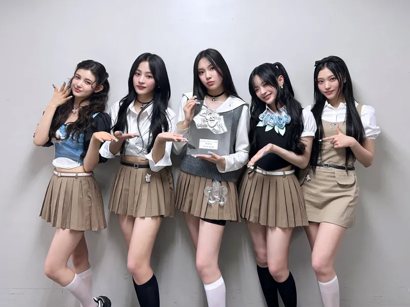 NewJeans background, Minji, Hanni, Danielle, Haerin, Hyein