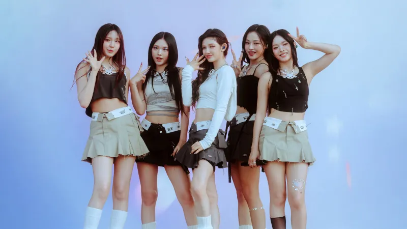 NewJeans poster, Minji, Hanni, Danielle, Haerin, Hyein