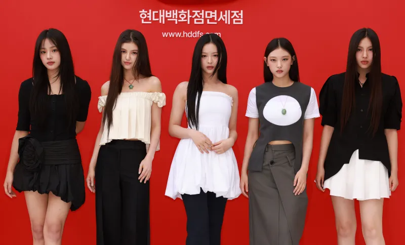 NewJeans, 8K wallpaper, Minji, Hanni, Danielle, Haerin, Hyein