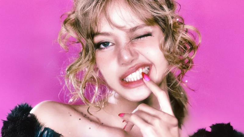 Lisa Marie Claire Korea, Pink background 5K