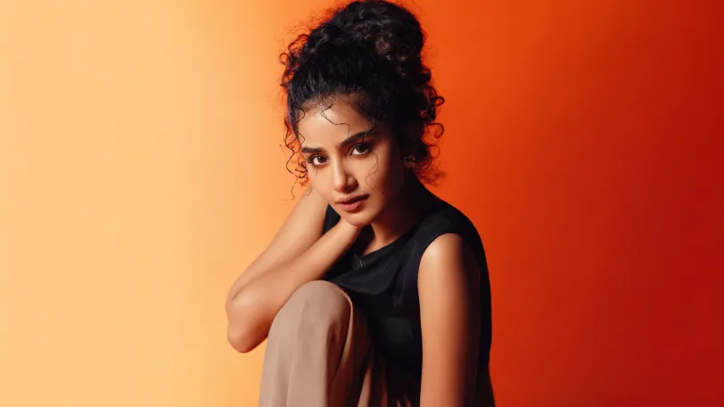 Anupama Parameswaran, Orange background 8K