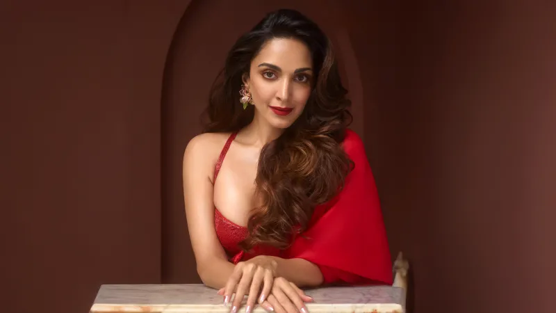 Kiara Advani Red saree, 8K wallpaper