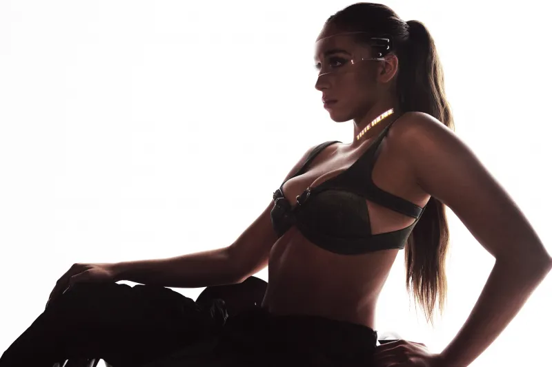 Tate McRae wallpaper 8K