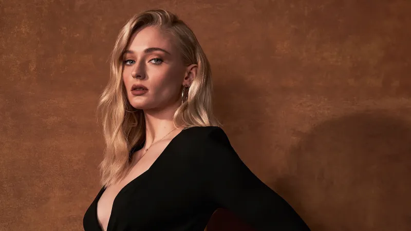 Sophie Turner, Brown background 5K