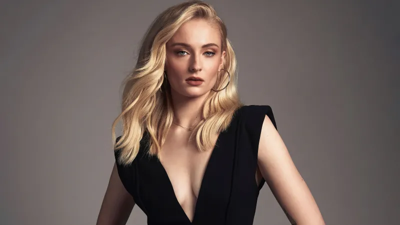 Sophie Turner in Black dress