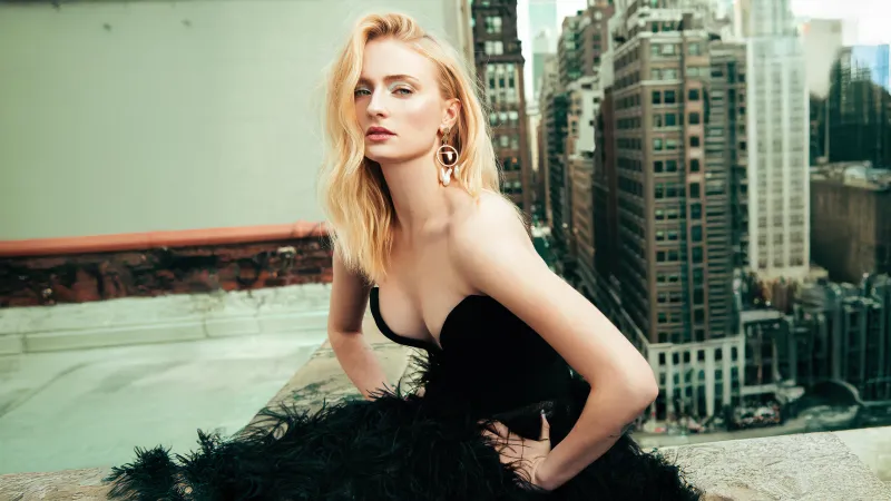 Sophie Turner Black dress