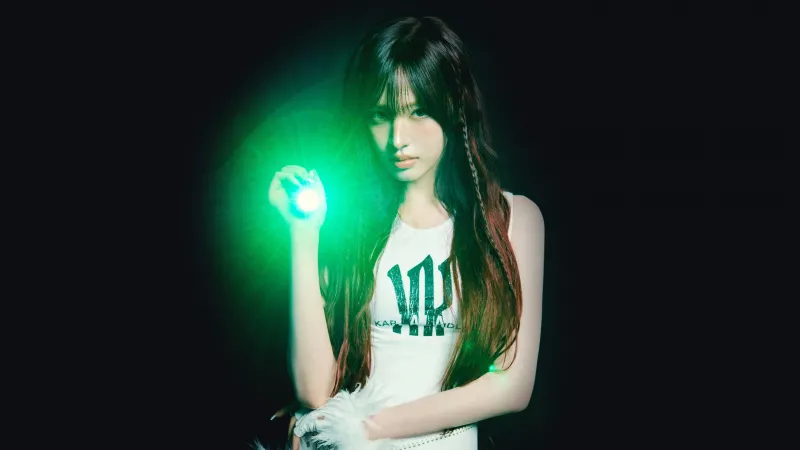 Liz (REVIVE+), Dark background 8K, IVE (K-pop)