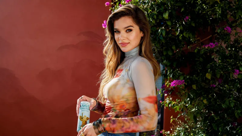 Hailee Steinfeld Cocktail