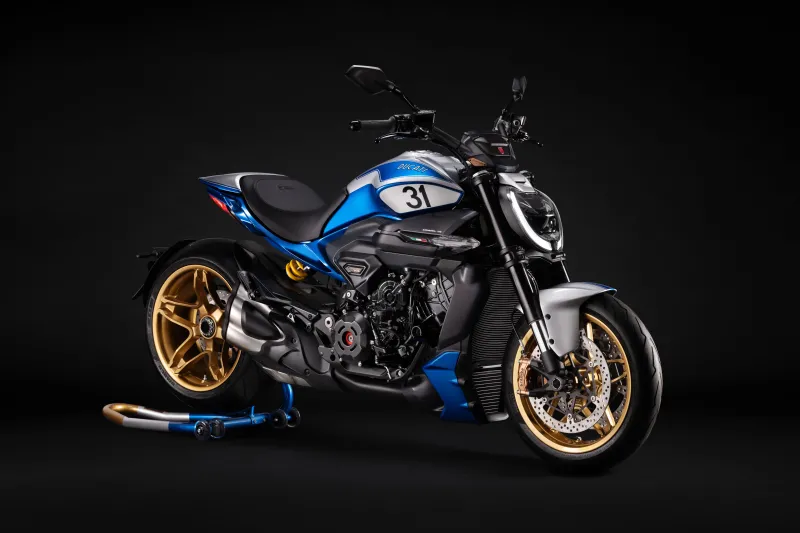 Ducati XDiavel V4 100 2026, Dark background 8K