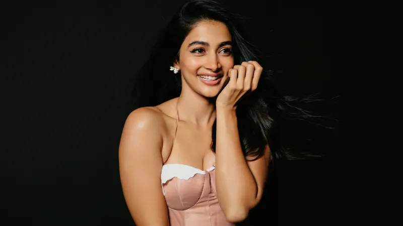 Pooja Hegde Dark background 8K