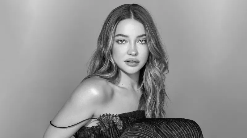 Madelyn Cline Black and White, 8K wallpaper
