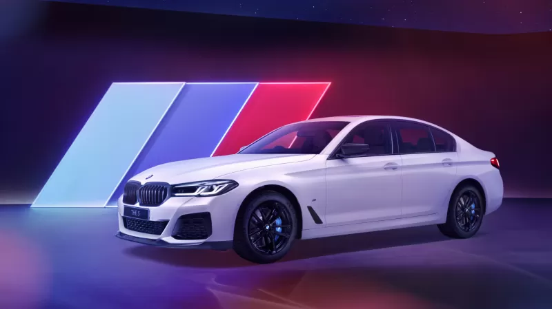 BMW 530i M Sport Carbon Edition, White sedan, Neon M stripes wallpaper
