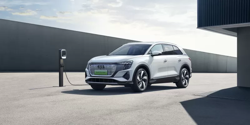 Audi Q5 e-tron, White electric SUV, Charging station, 2022 wallpaper