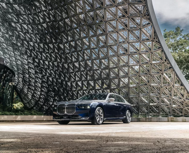 BMW 7 Series wallpaper, BMW 735i, Blue sedan, Geometric canopy, 2023